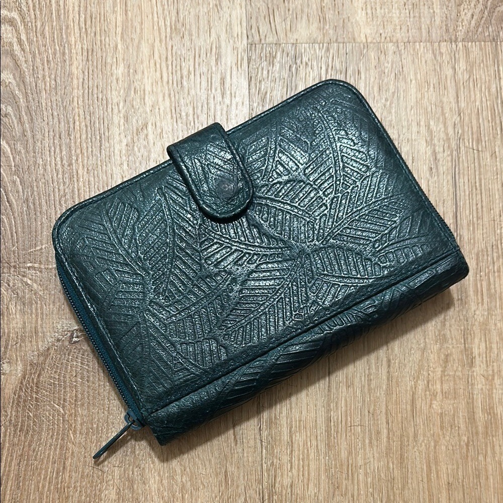 MUNDI | Genuine Leather Embossed‎ Leaf Wallet